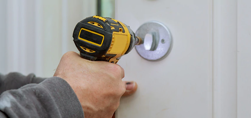 Street Locksmith For Smart Lock Repair in Lakeland, FL